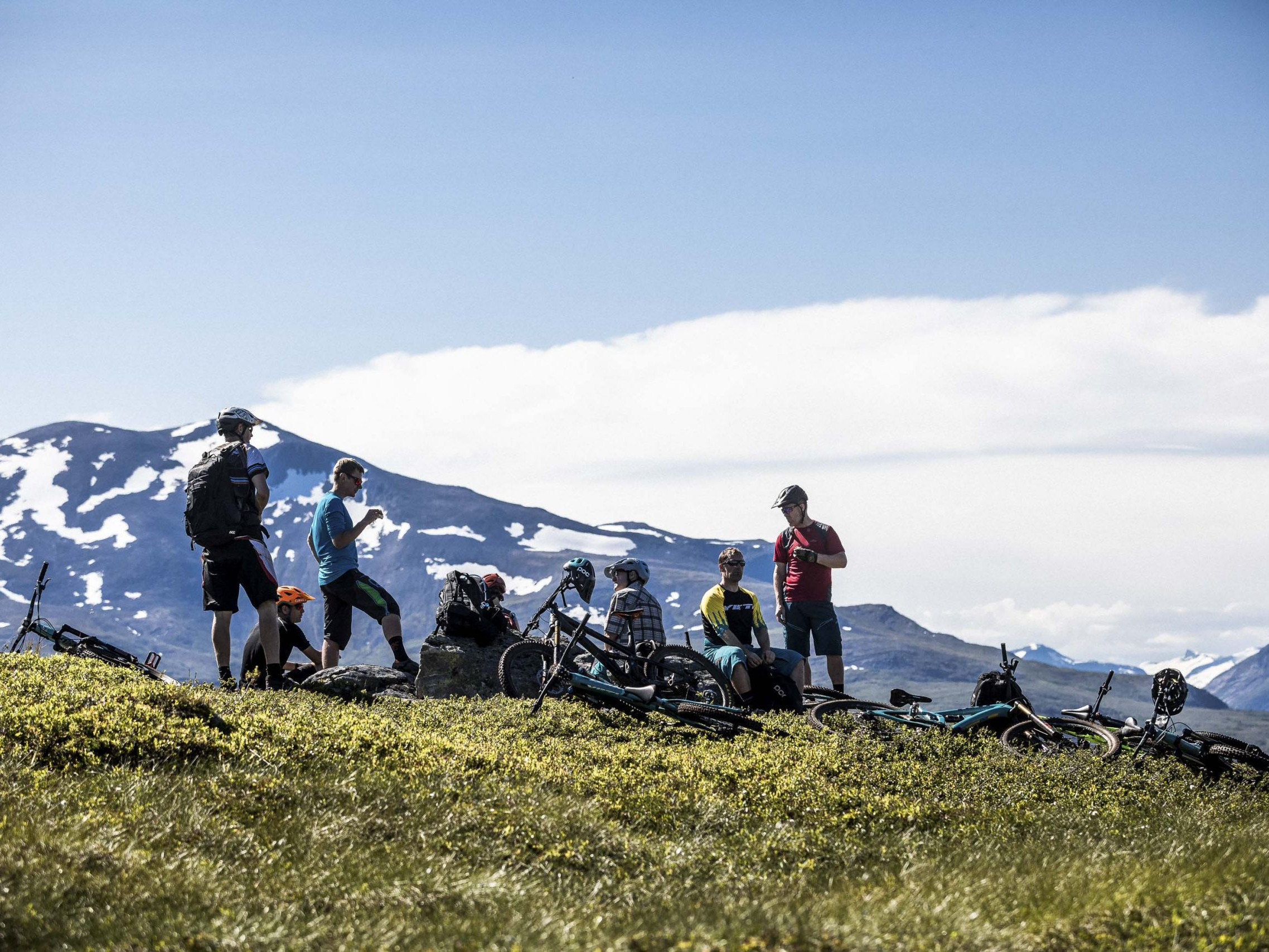 Mountain bikers resting on a scenic trail, showcasing community and adventure. Mountain Bike United.