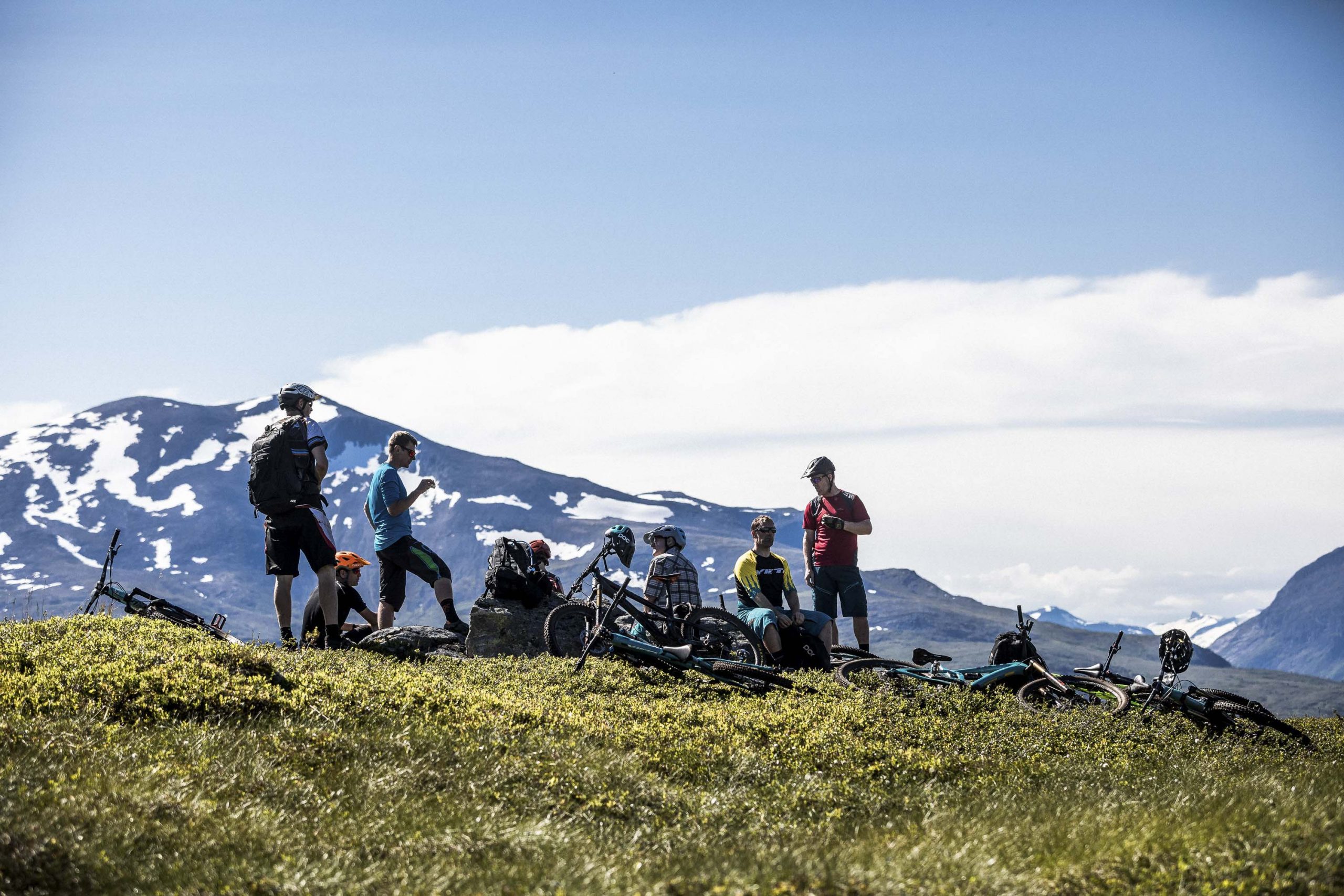 Mountain bikers resting on a scenic trail, showcasing community and adventure. Perfect for promoting a mountain bike community app. Mountain Bike United.